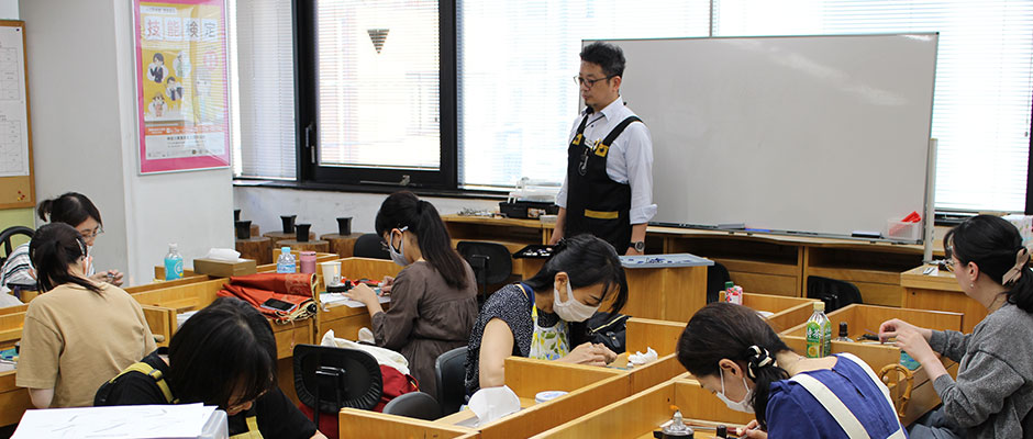 ジュエリー技法講座 4冊セット 日本宝飾クラフト学院 Amazon.co.jp: 宝飾クラフト技法の実際 (ジュエリー技法講座